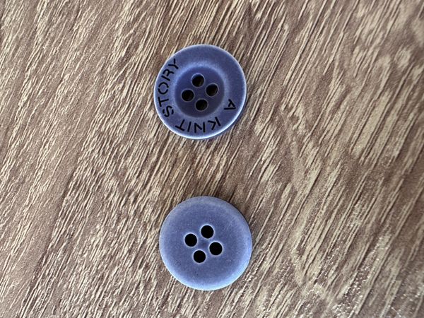 Hovedbilde Knapp A Knit Story Blå 17 mm