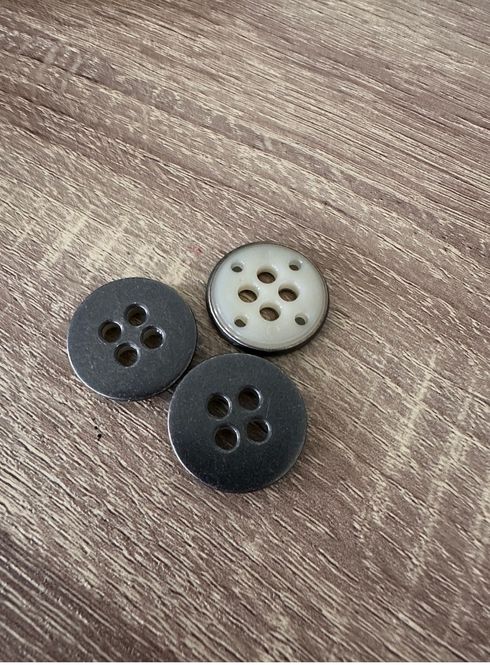 Hovedbilde Knapp Metallfarget plast 20 mm